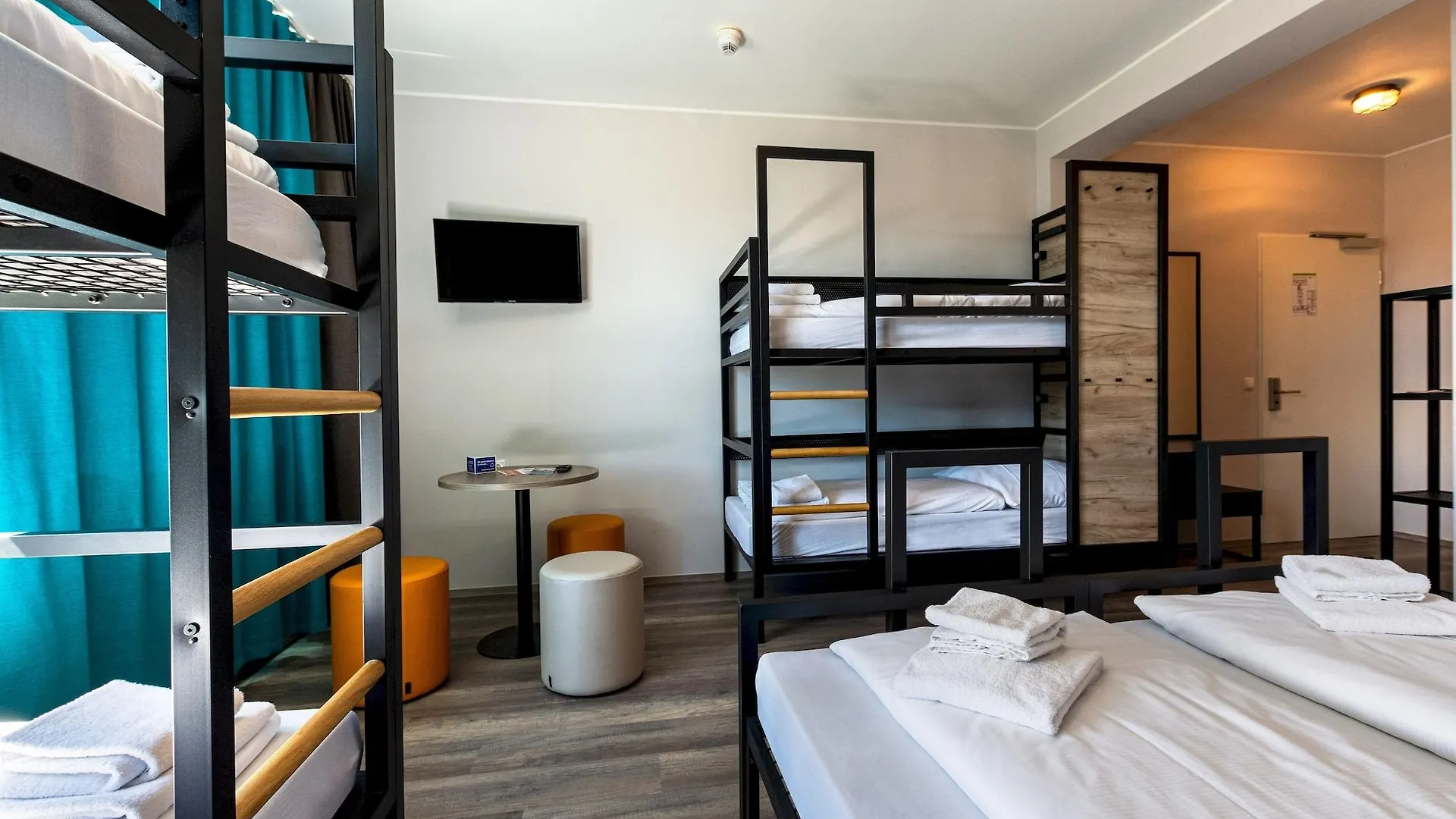 Hotel a&o München Laim  Monaco di Baviera