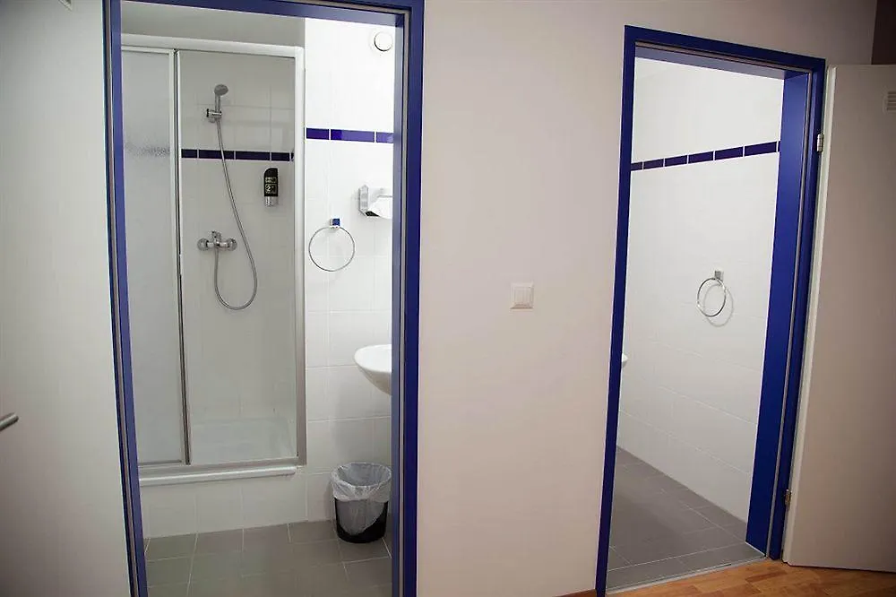 Hotel a&o München Laim 2*, Monaco di Baviera