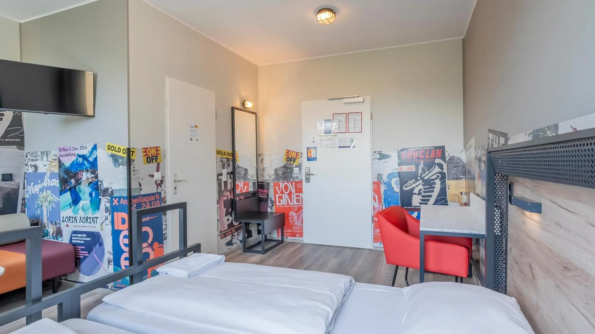 **  A&O Muenchen Laim Otel Almanya